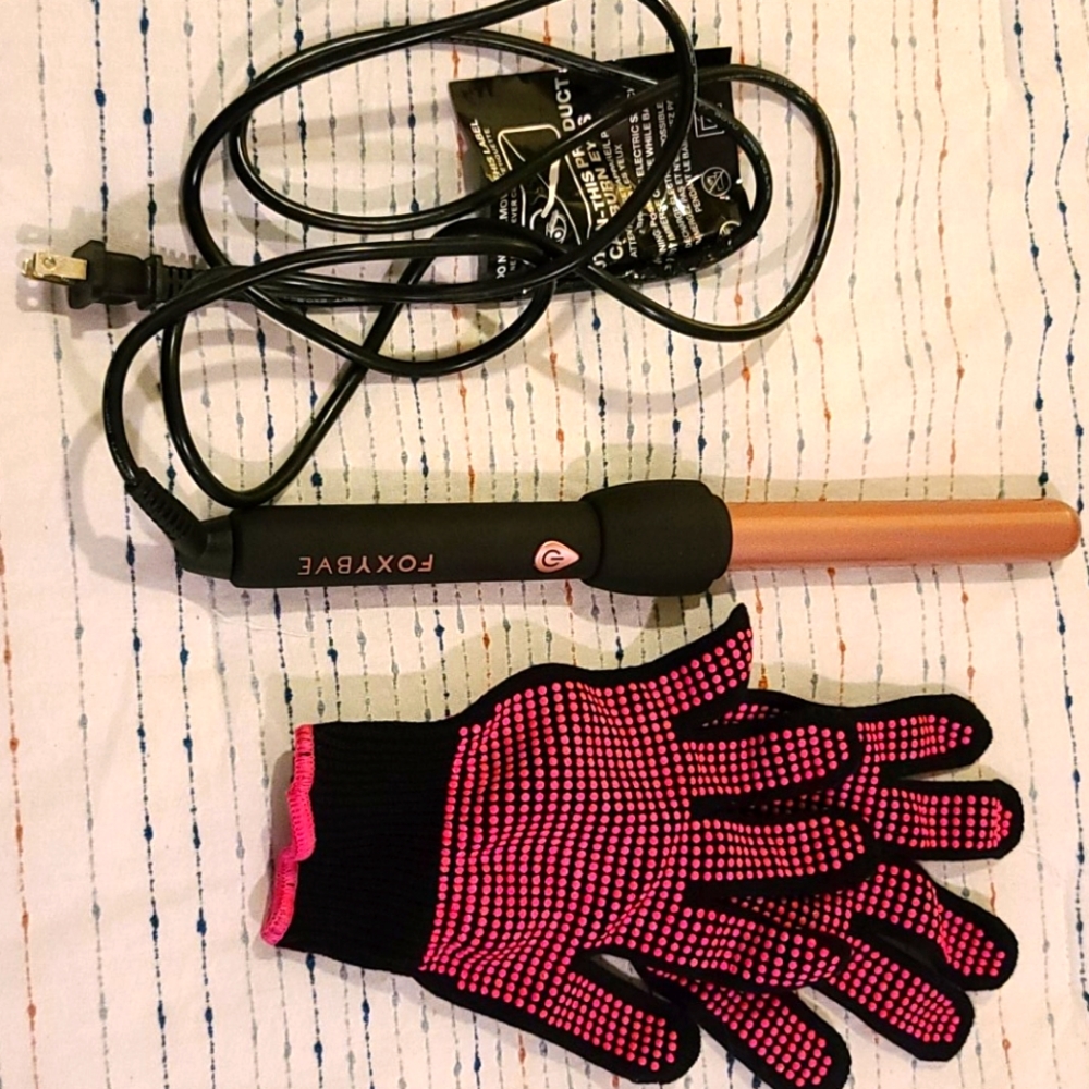 FoxyBae Hair Wand with heat gloves